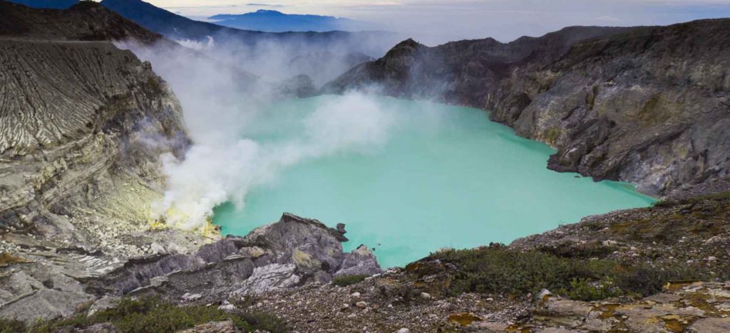 Ficheiro:Beekeeping at Kawah Ijen, Indonesia.jpg – Wikipédia, a