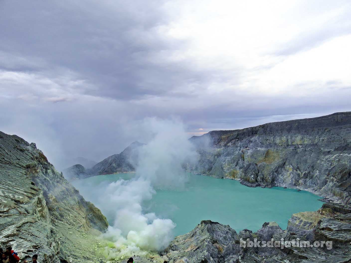 Pesona Dibalik Jalur Pendakian Kawah Ijen - Thumbnail 1