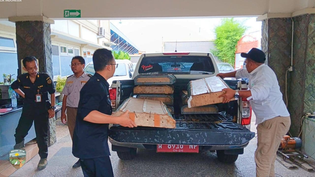 Kembali Terungkap Di Tanjung Perak, Ratusan Burung Hidup Dalam 22 Kotak Kayu