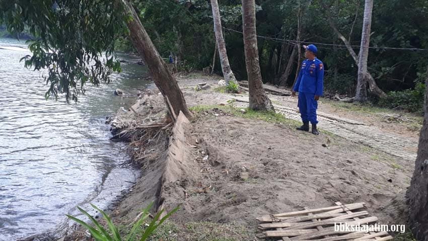 RKW 11 Pulau Bawean Tutup Akses Jalan Dalam Suaka Margasatwa - Thumbnail 1