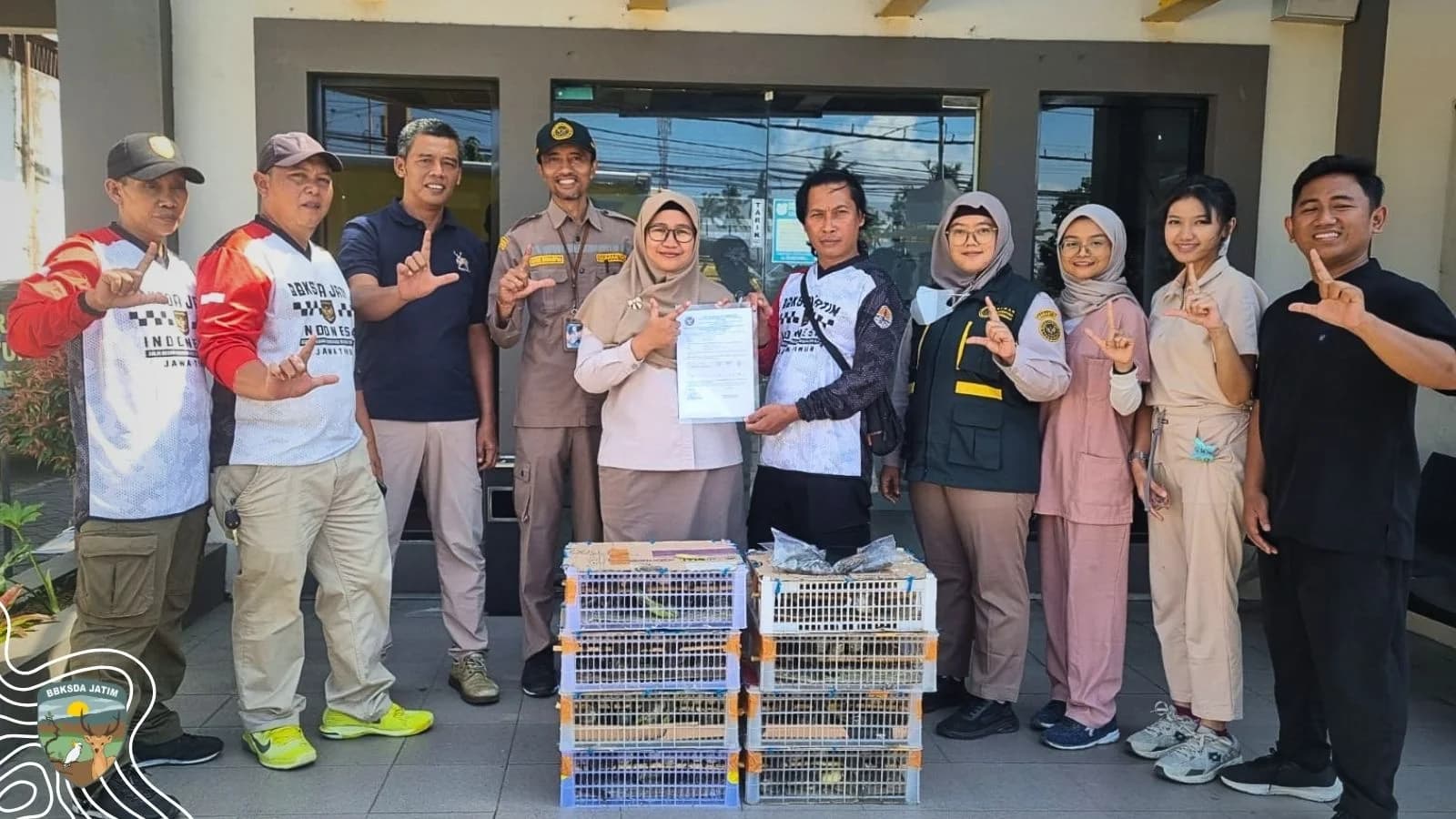 Delapan Boks, 200 Burung, Dan Sebuah Perjalanan Yang Berakhir Di Ketapang